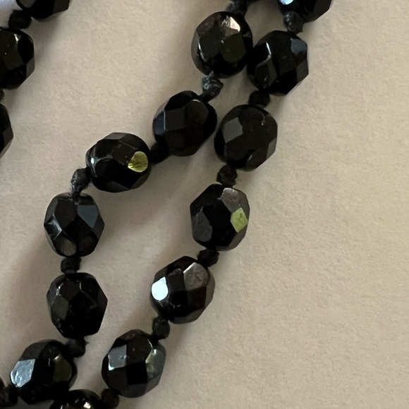 Vintage Chic Black Jet Bead Rope Necklace Bracelet 5 feet + Gift Bag - Picture 3 of 4